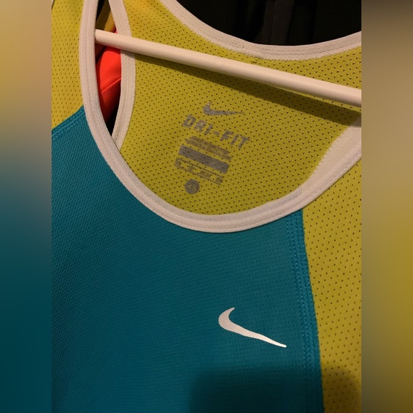 Nike Dri Fit tank - Picture 2 of 3